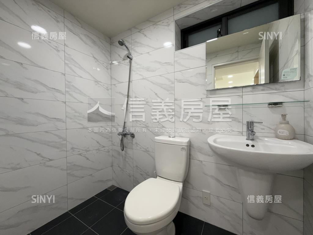 三面採光雙衛開窗美妝三樓房屋室內格局與周邊環境