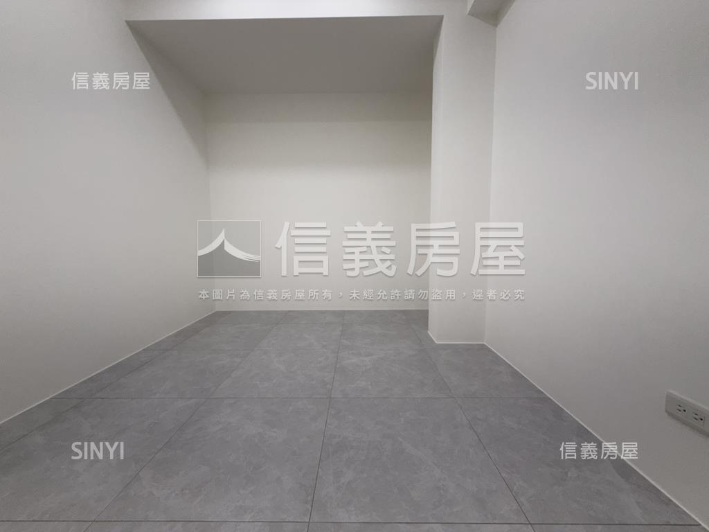 三面採光雙衛開窗美妝三樓房屋室內格局與周邊環境