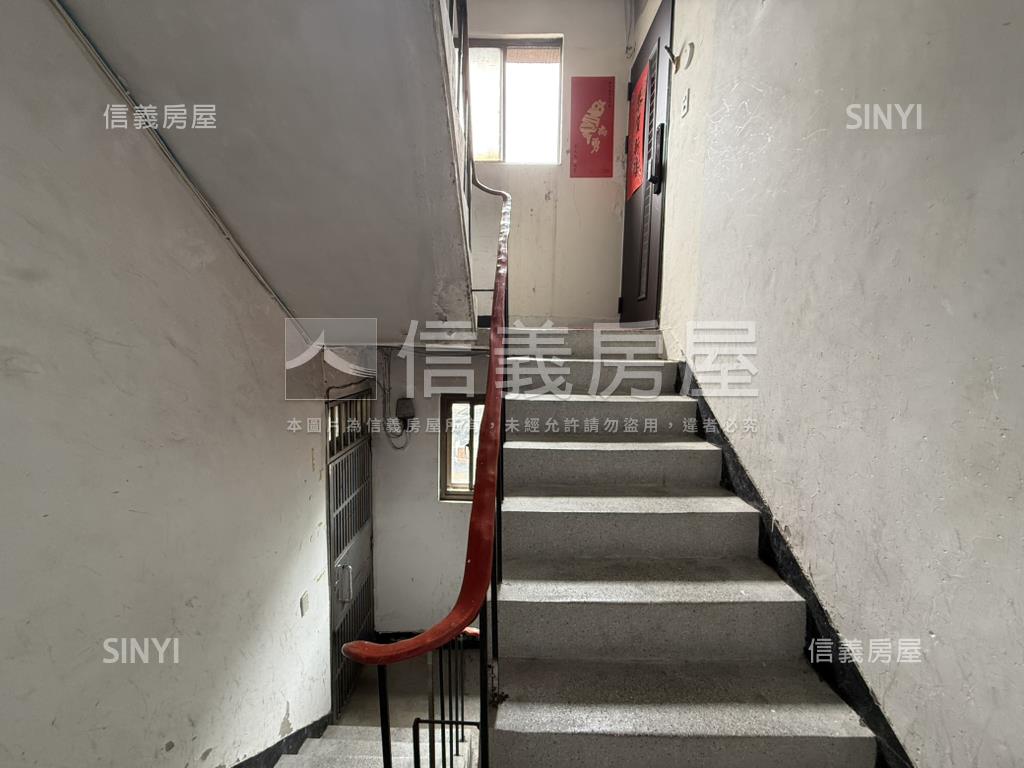 三面採光雙衛開窗美妝三樓房屋室內格局與周邊環境