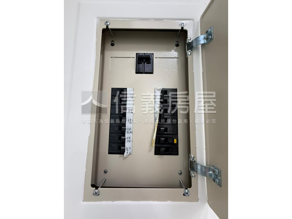 三面採光雙衛開窗美妝三樓房屋室內格局與周邊環境