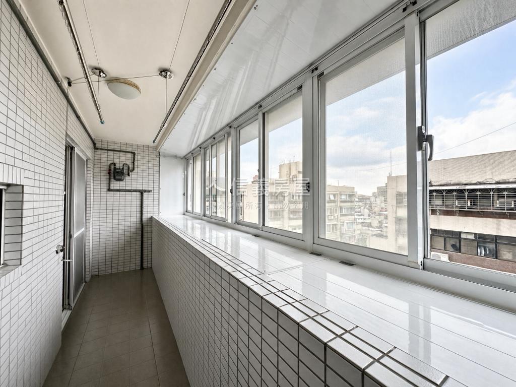 新接忠駝３３坪３房２衛房屋室內格局與周邊環境