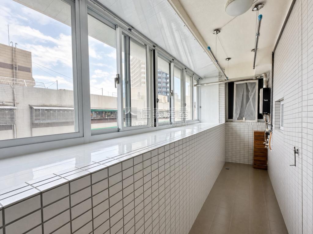 新接忠駝３３坪３房２衛房屋室內格局與周邊環境