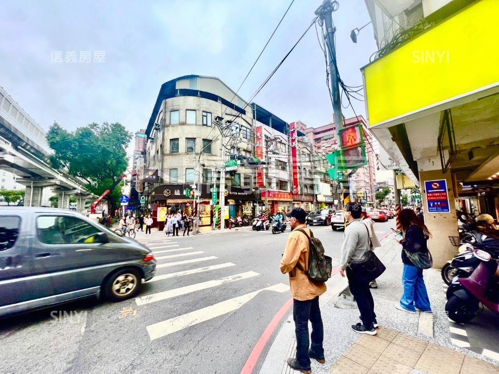 新埔雙捷運大面寬金店面房屋室內格局與周邊環境