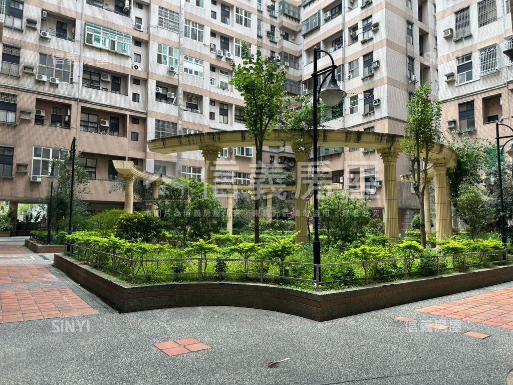 近園區稀有大空間雙車位房屋室內格局與周邊環境