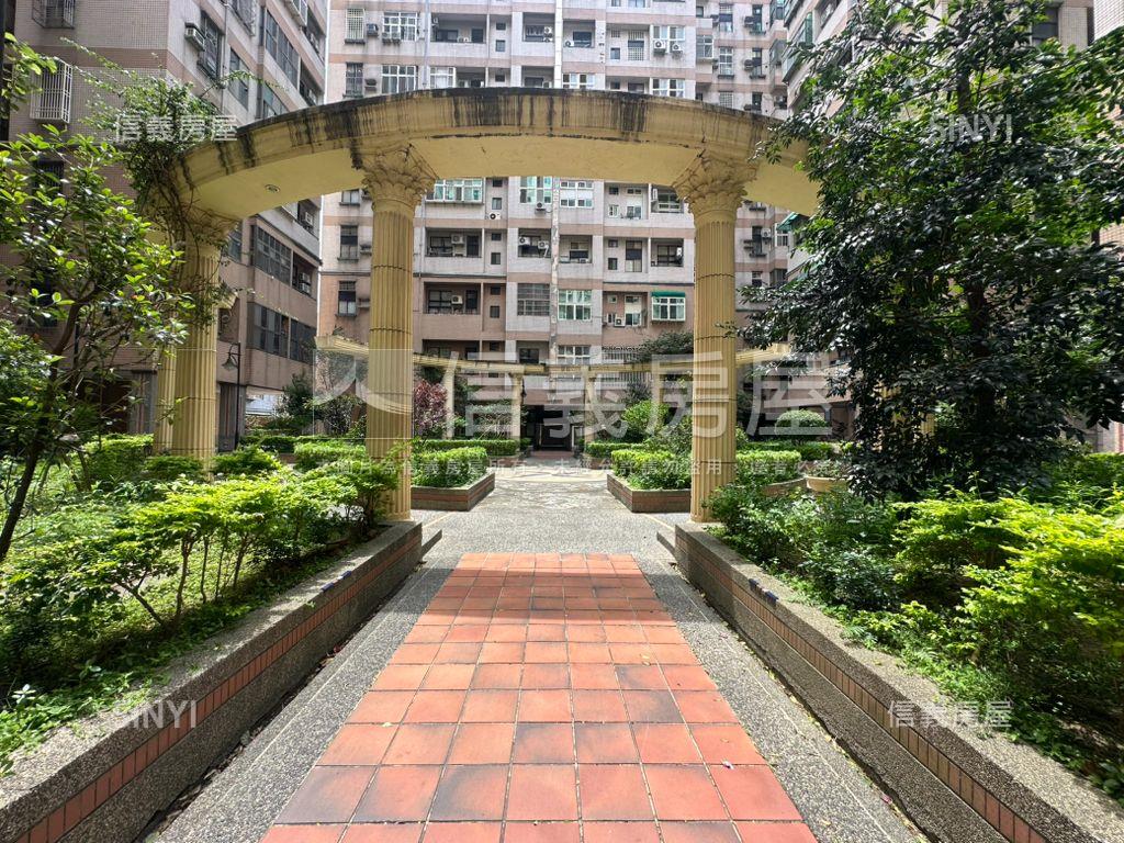 近園區稀有大空間雙車位房屋室內格局與周邊環境