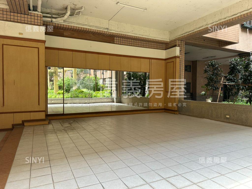 近園區稀有大空間雙車位房屋室內格局與周邊環境