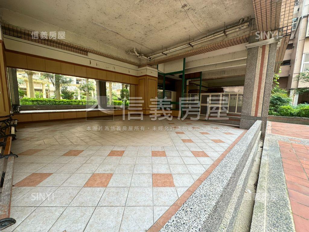 近園區稀有大空間雙車位房屋室內格局與周邊環境