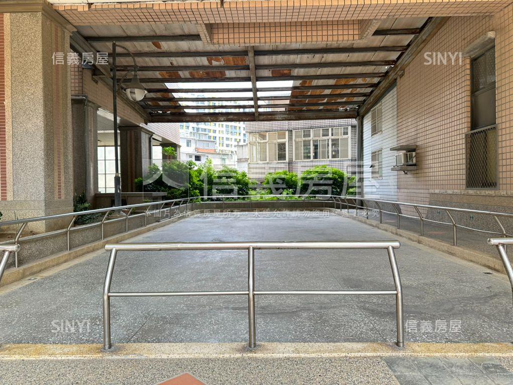 近園區稀有大空間雙車位房屋室內格局與周邊環境