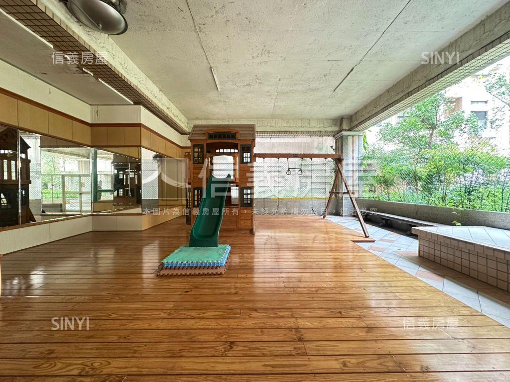 近園區稀有大空間雙車位房屋室內格局與周邊環境