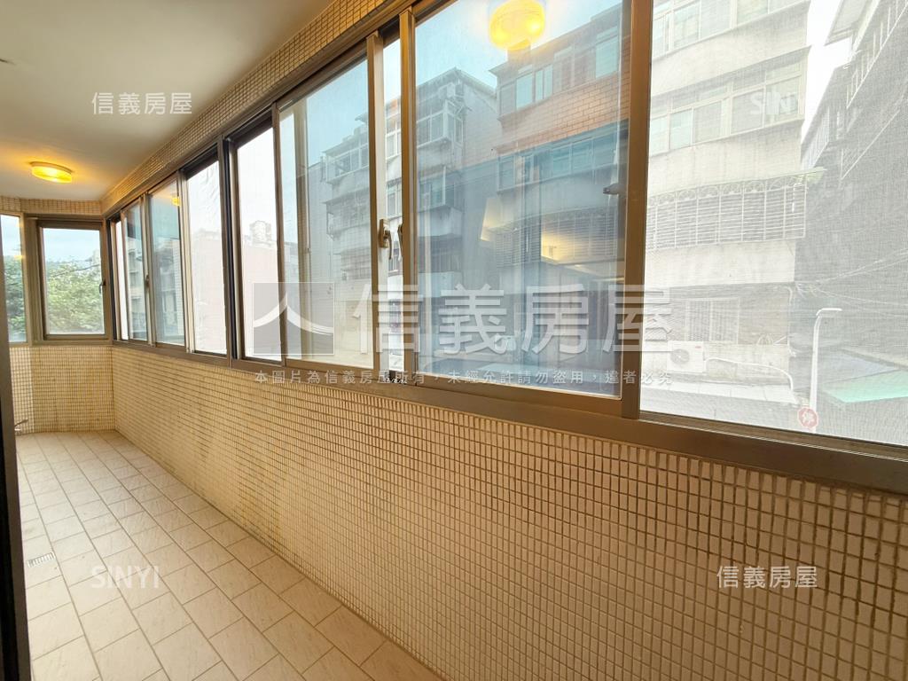 天母東路美裝潢電梯３房房屋室內格局與周邊環境