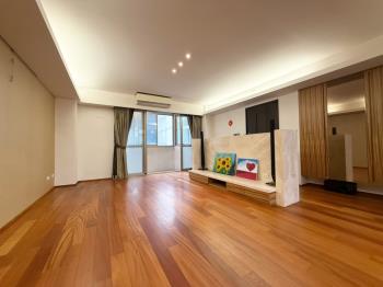 天母東路美裝潢電梯３房