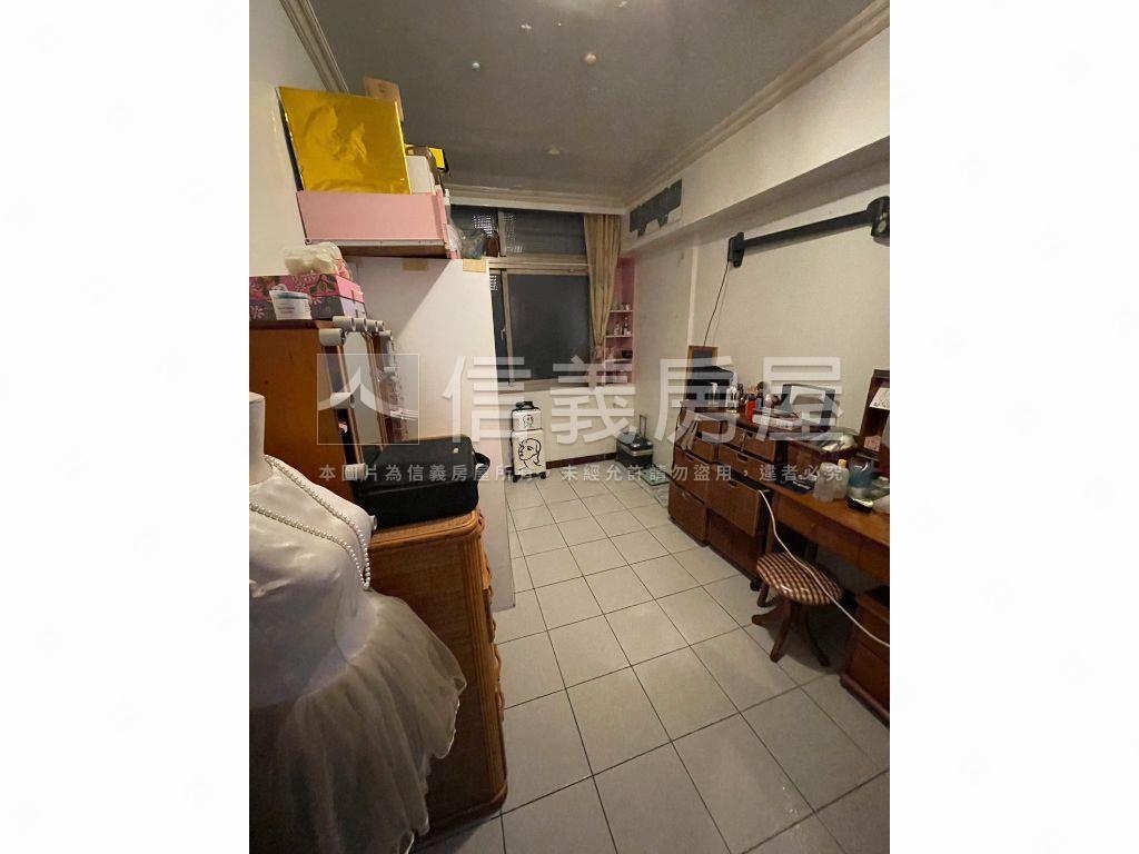 西雲皇家低公設大四房房屋室內格局與周邊環境