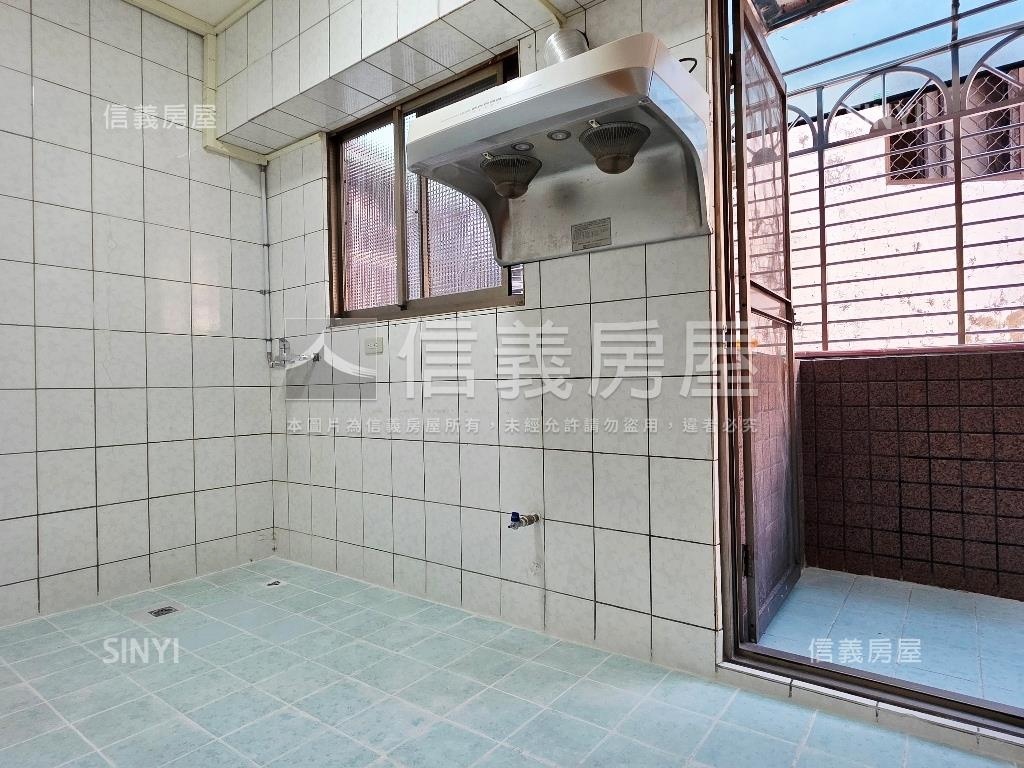 民族世福美廈三房車位房屋室內格局與周邊環境