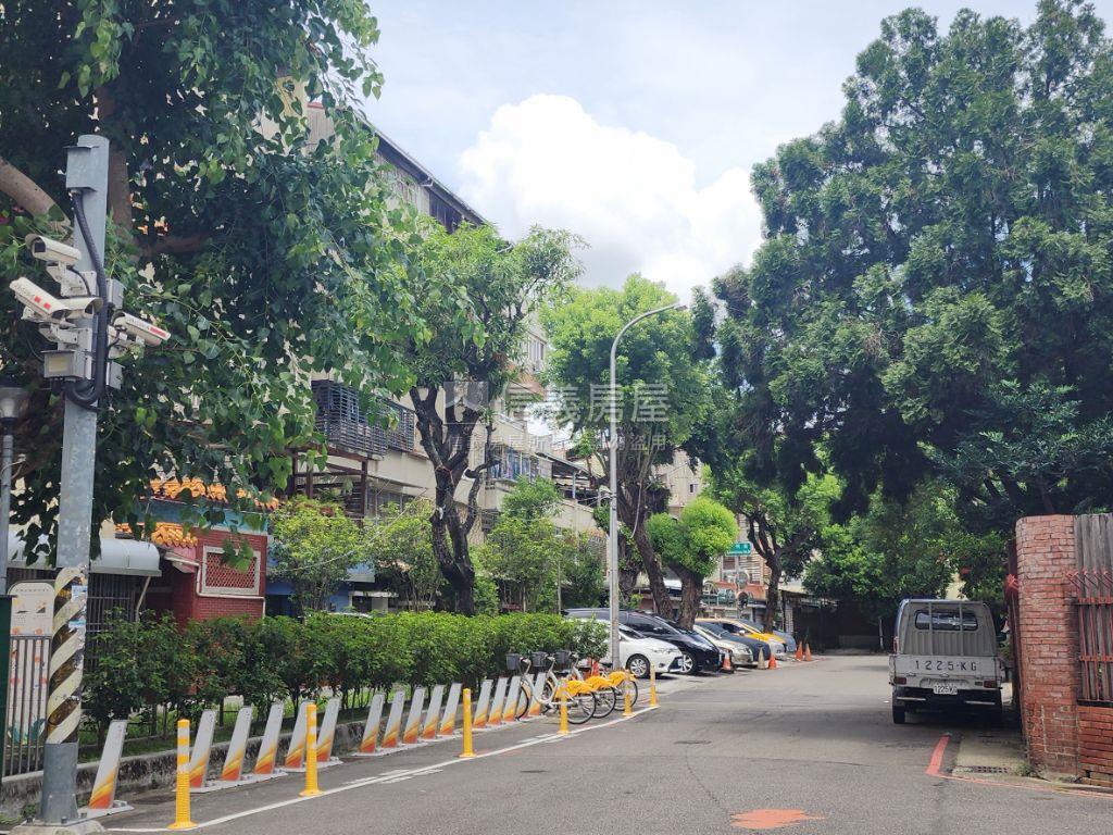 正青海路近捷運燙金透店房屋室內格局與周邊環境