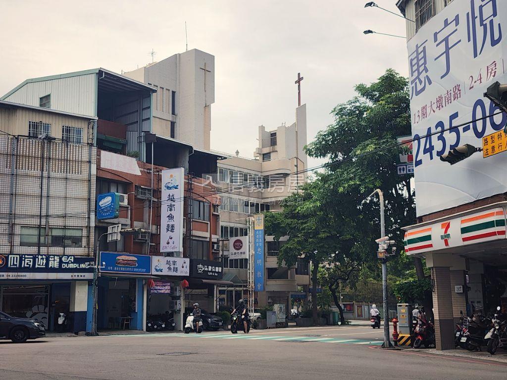 正青海路近捷運燙金透店房屋室內格局與周邊環境