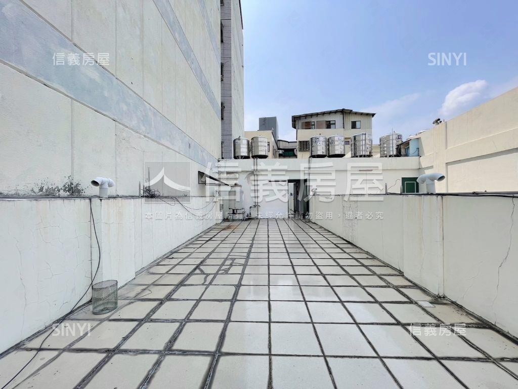 正對市場商業透天店面讚房屋室內格局與周邊環境
