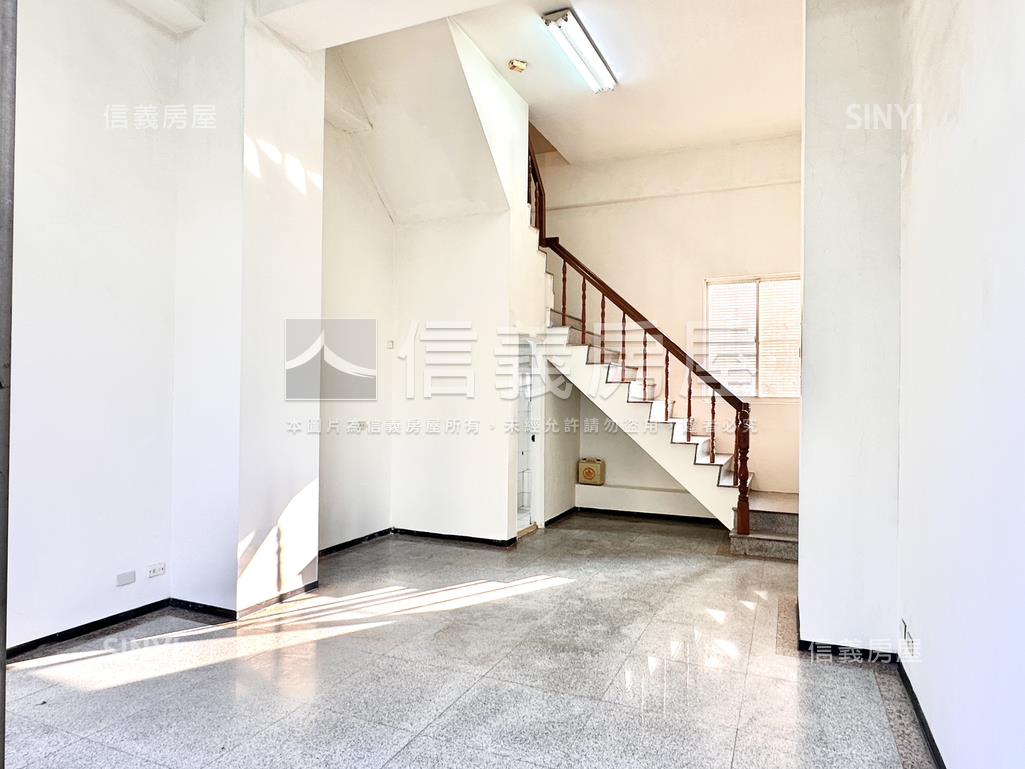 鳥松首購✨挑高黃金店住房屋室內格局與周邊環境