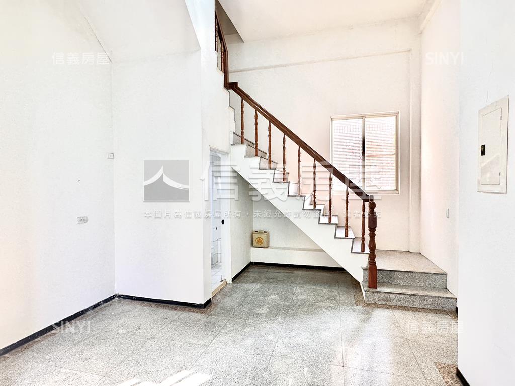 鳥松首購✨挑高黃金店住房屋室內格局與周邊環境