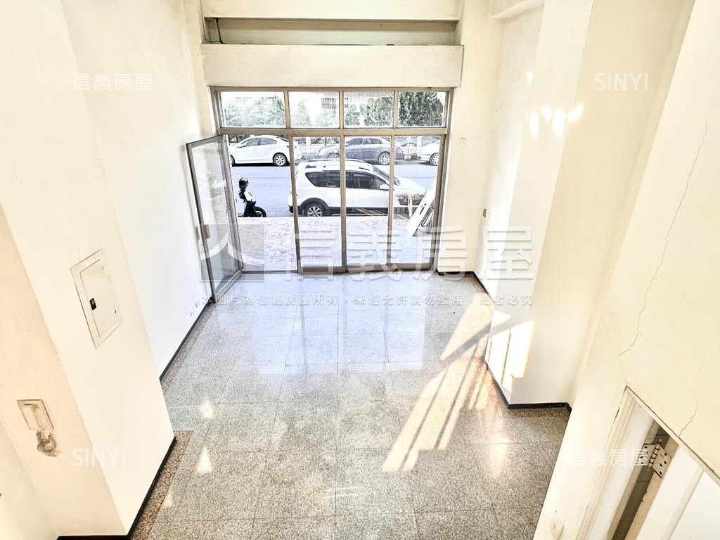 鳥松首購✨挑高黃金店住房屋室內格局與周邊環境