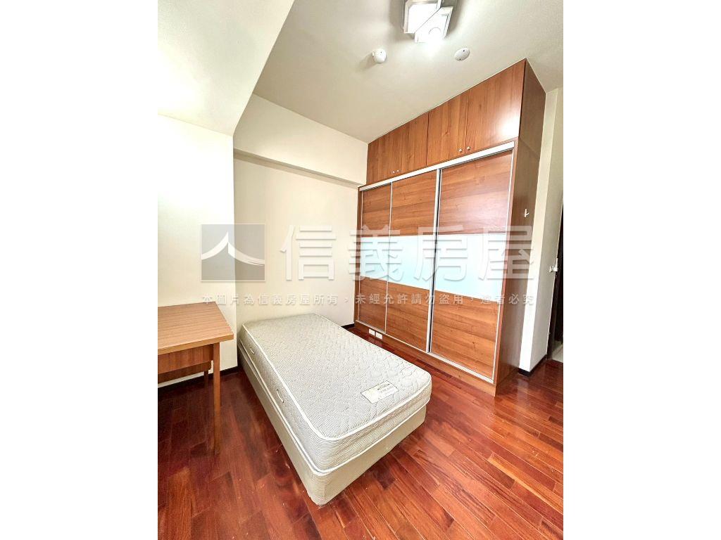 中正公園旁大３房平面車位房屋室內格局與周邊環境