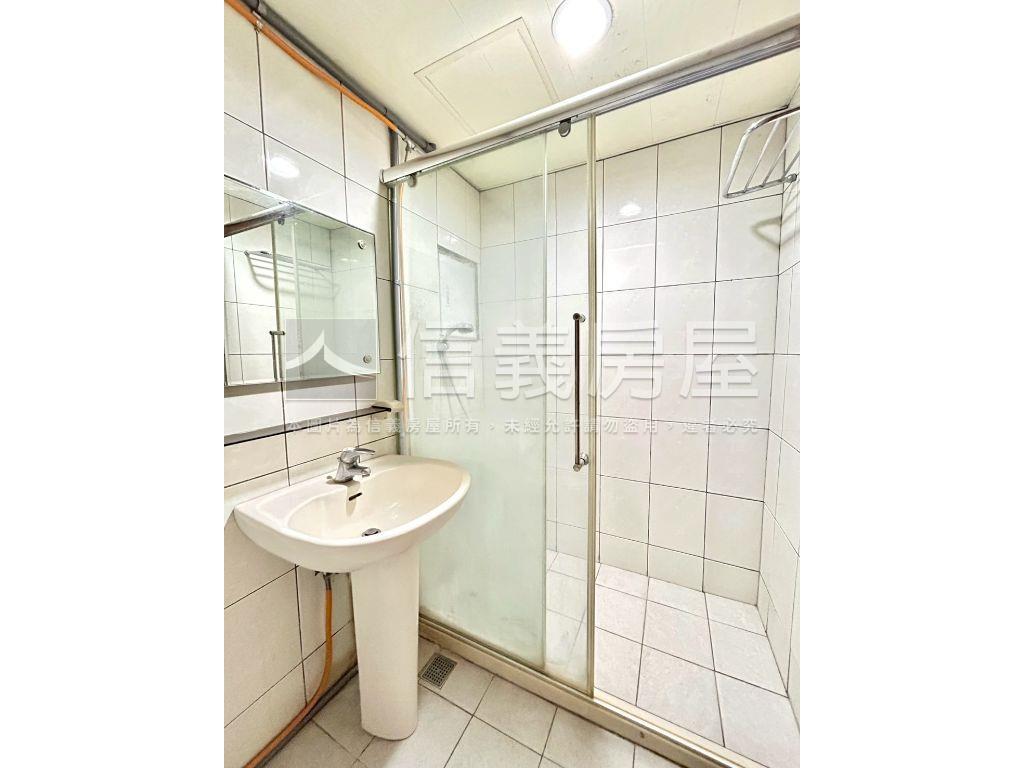 中正公園旁大３房平面車位房屋室內格局與周邊環境