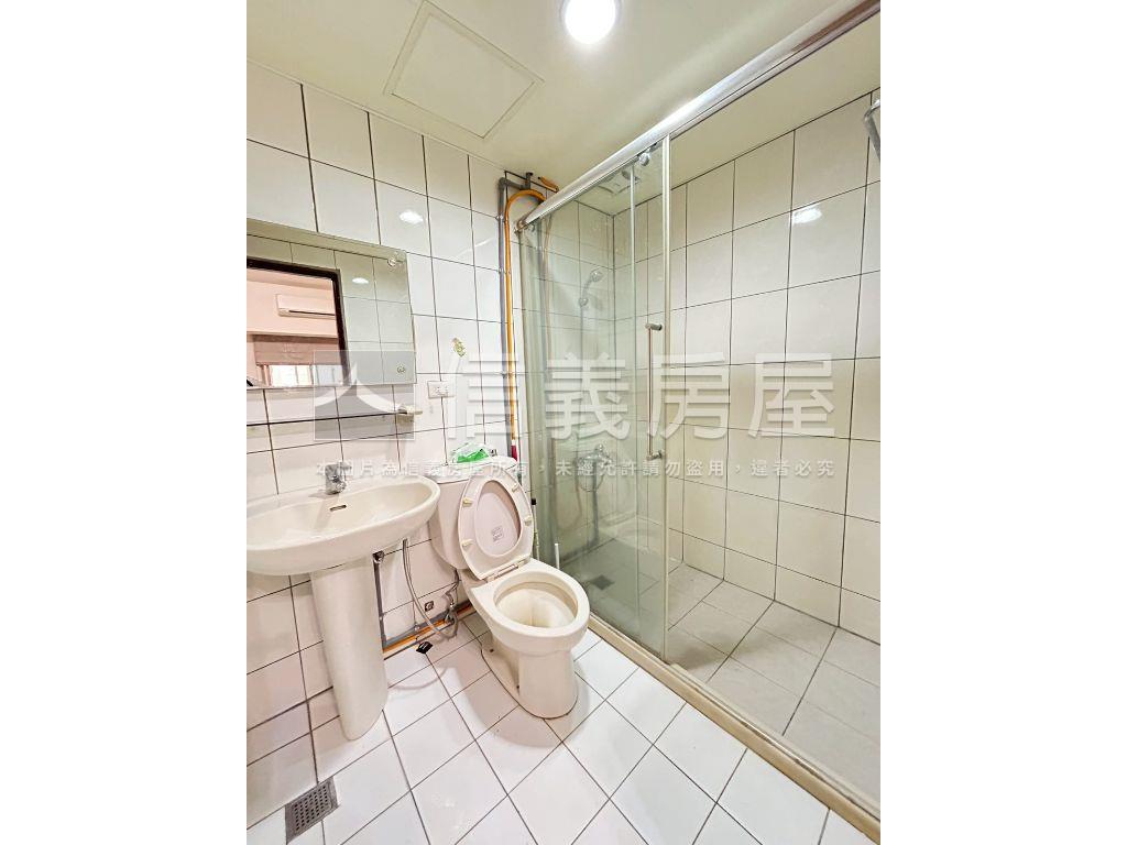 中正公園旁大３房平面車位房屋室內格局與周邊環境