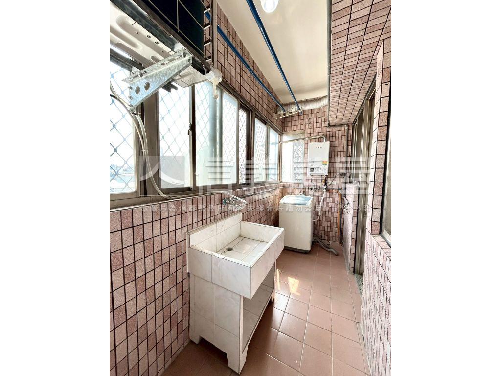 中正公園旁大３房平面車位房屋室內格局與周邊環境