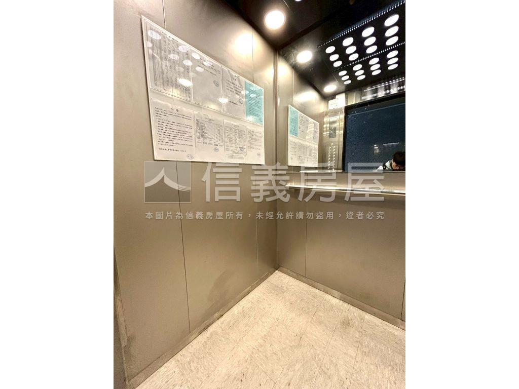 中正公園旁大３房平面車位房屋室內格局與周邊環境