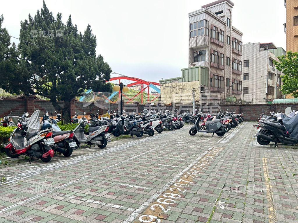 中正公園旁大３房平面車位房屋室內格局與周邊環境