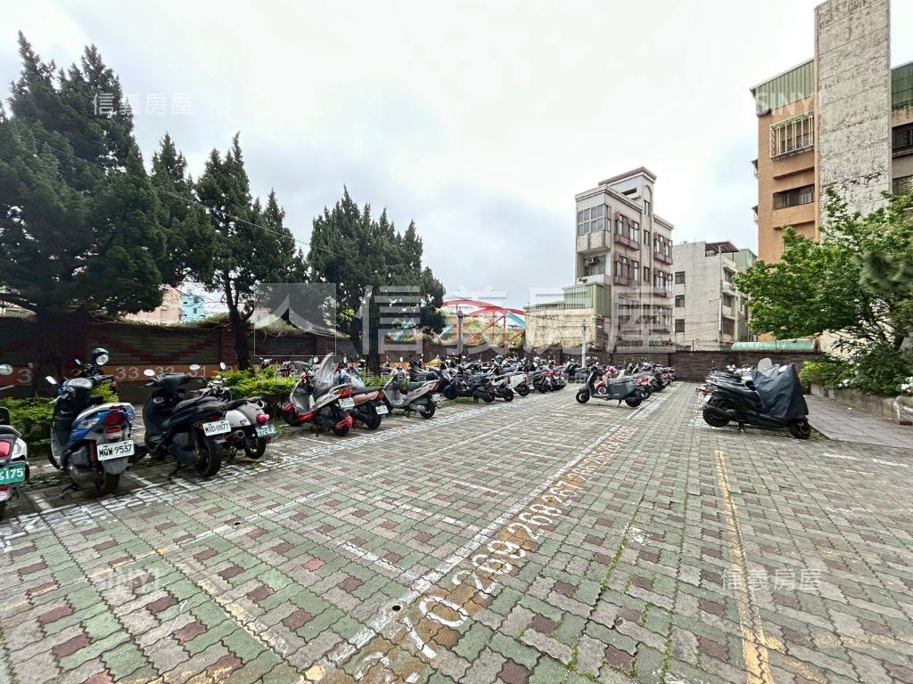 中正公園旁大３房平面車位房屋室內格局與周邊環境