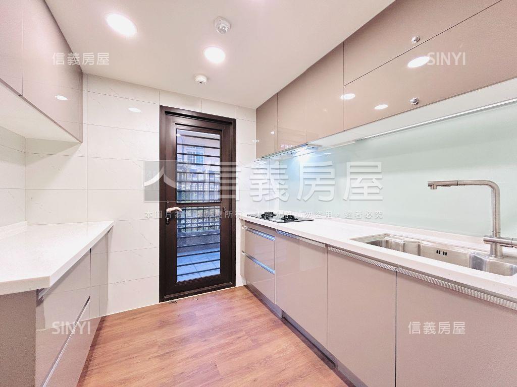 挑高美邸●菁美學４房車位房屋室內格局與周邊環境