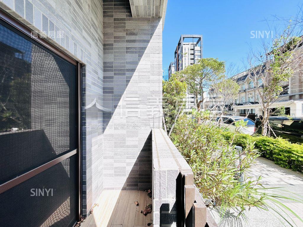 挑高美邸●菁美學４房車位房屋室內格局與周邊環境