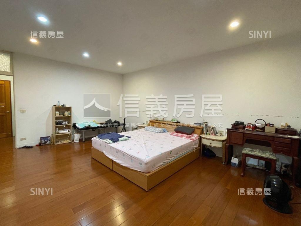 健康路三角窗旁朝南金店住房屋室內格局與周邊環境