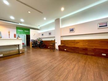 健康路三角窗旁朝南金店住