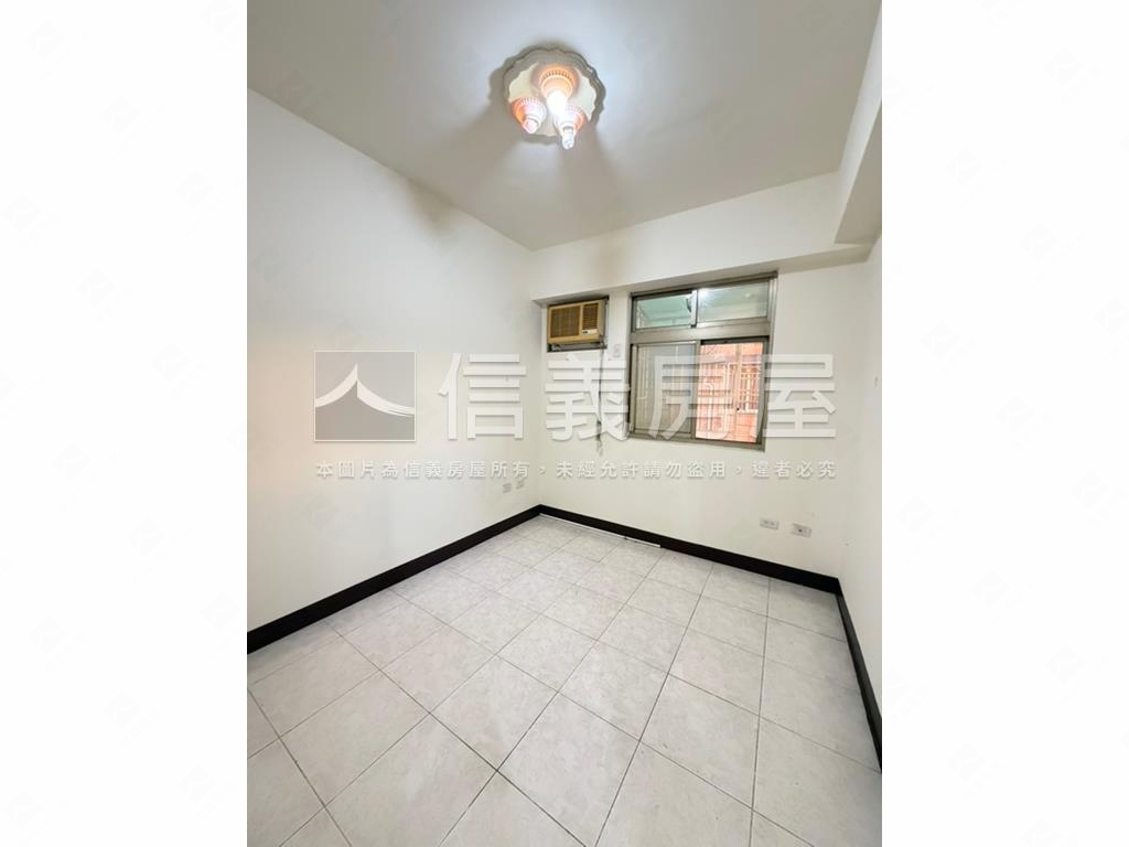 美麗方正三房房屋室內格局與周邊環境