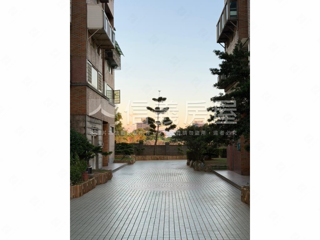 美麗方正三房房屋室內格局與周邊環境