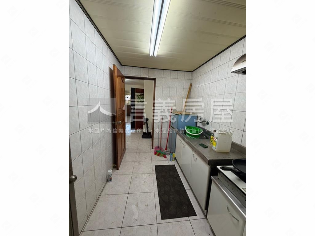 美麗方正三房房屋室內格局與周邊環境