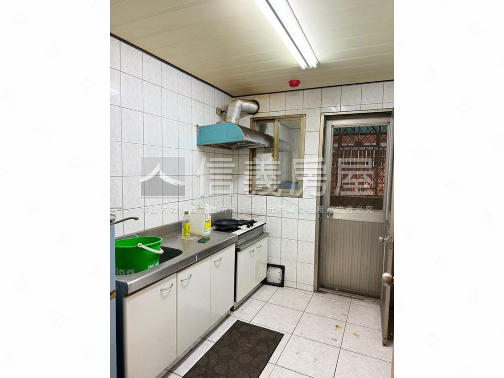 美麗方正三房房屋室內格局與周邊環境