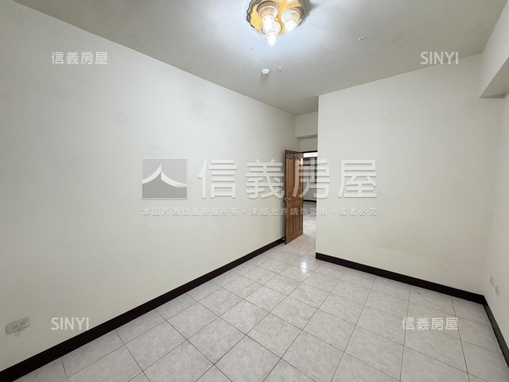 美麗方正三房房屋室內格局與周邊環境