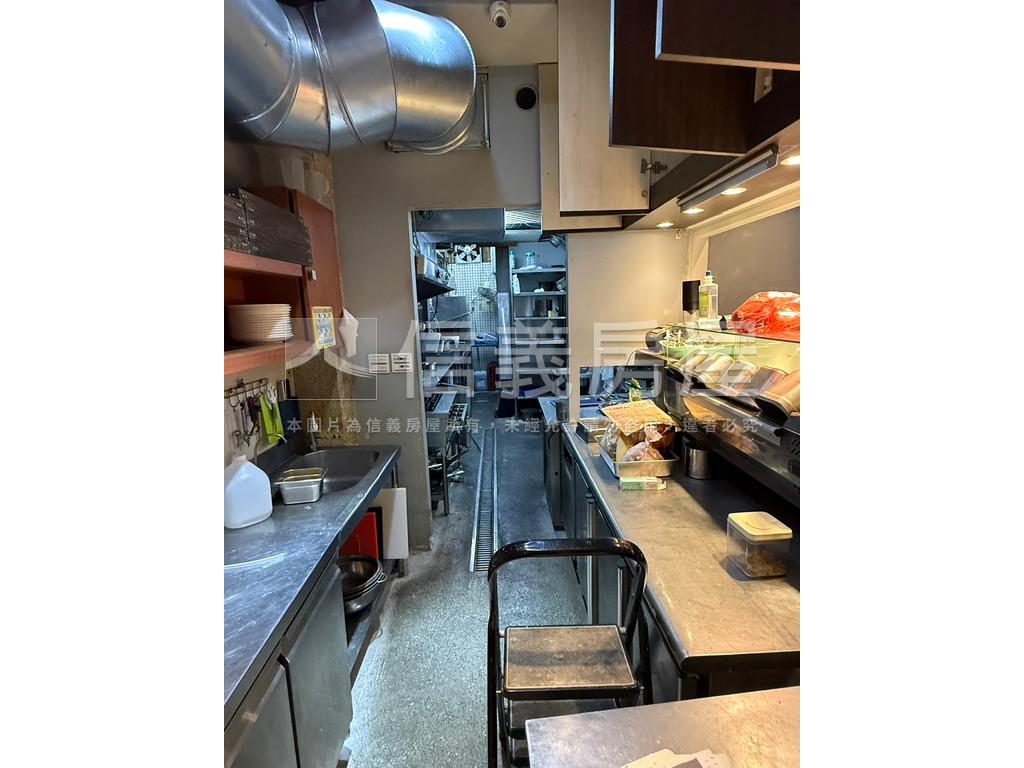 中國醫角間店面房屋室內格局與周邊環境