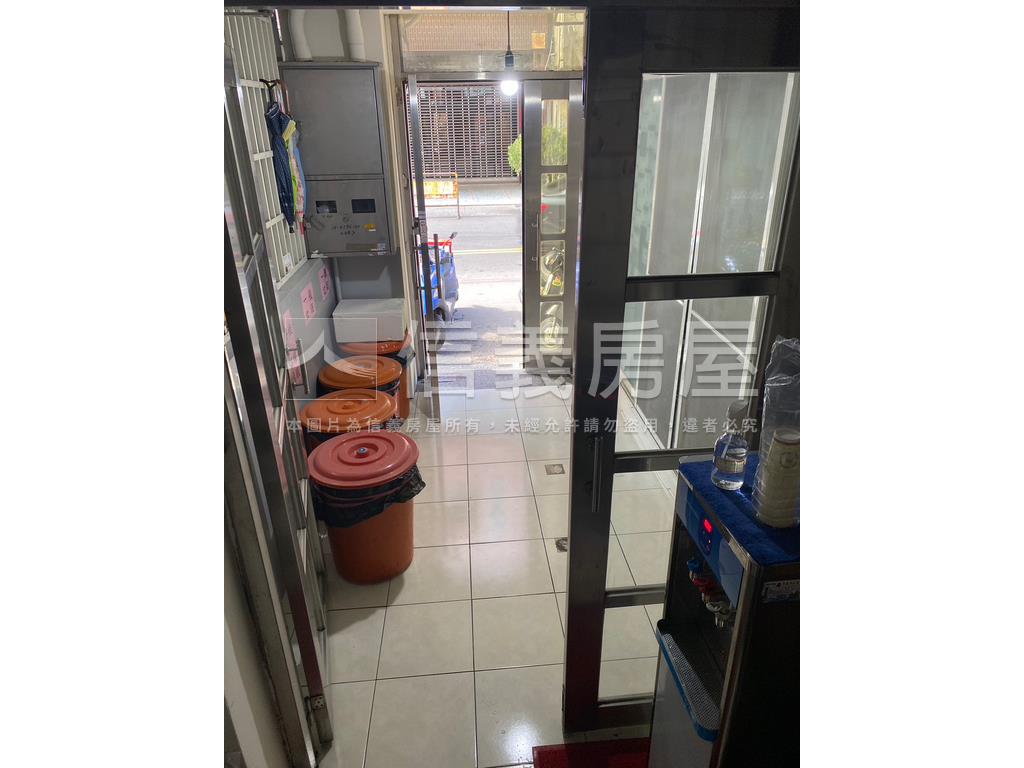 中國醫角間店面房屋室內格局與周邊環境