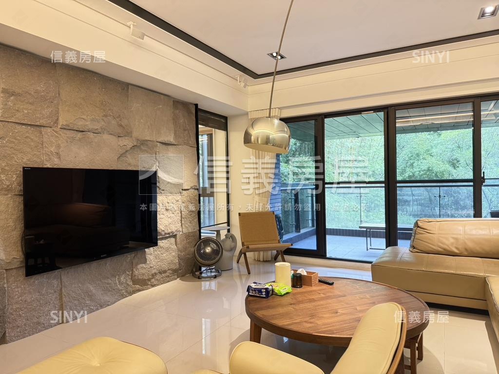 國賓山莊四房車位房屋室內格局與周邊環境