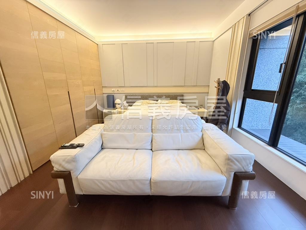 國賓山莊四房車位房屋室內格局與周邊環境