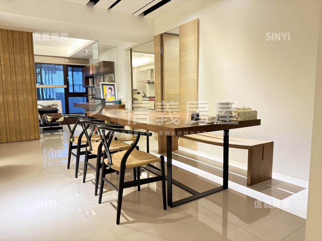 國賓山莊四房車位房屋室內格局與周邊環境