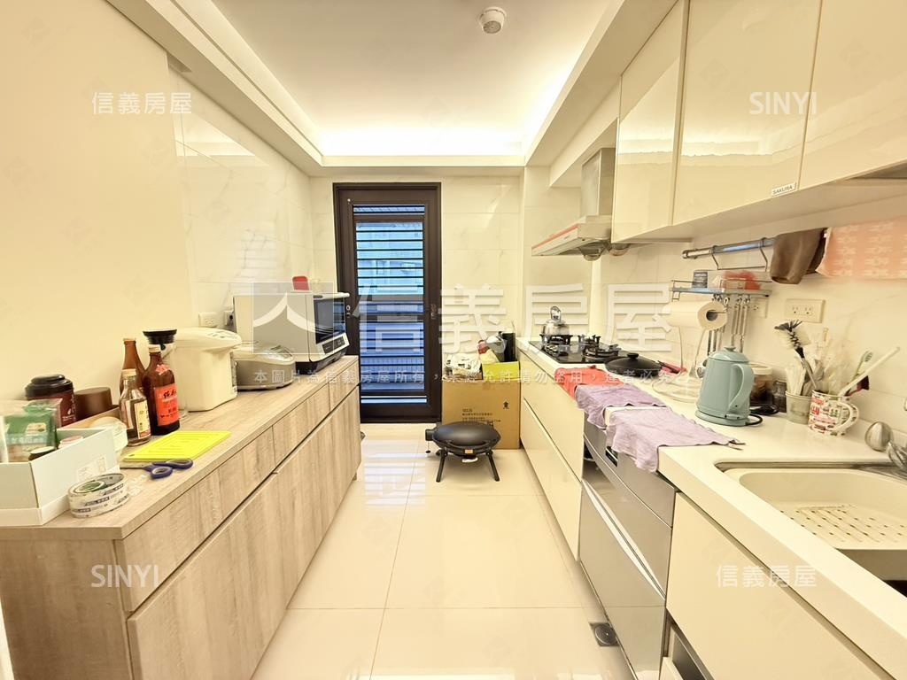 國賓山莊四房車位房屋室內格局與周邊環境