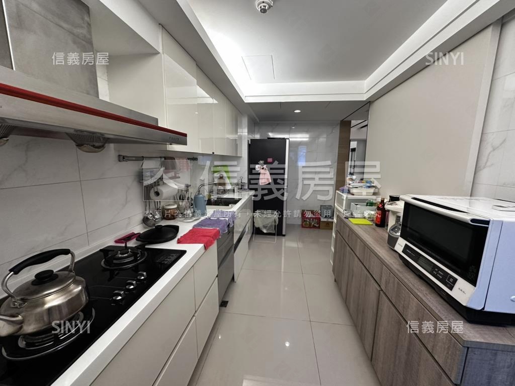 國賓山莊四房車位房屋室內格局與周邊環境