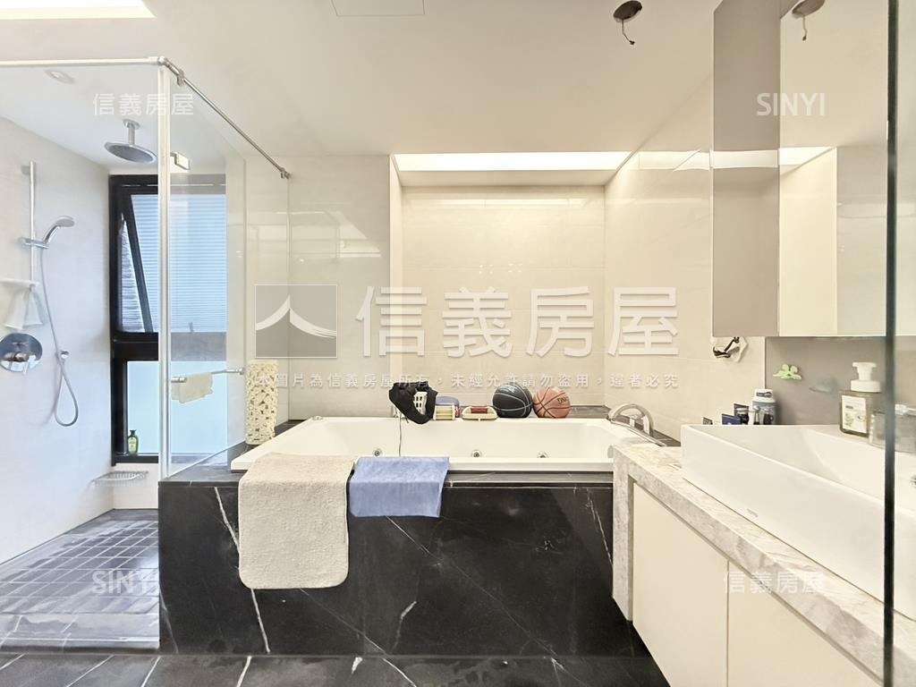 國賓山莊四房車位房屋室內格局與周邊環境