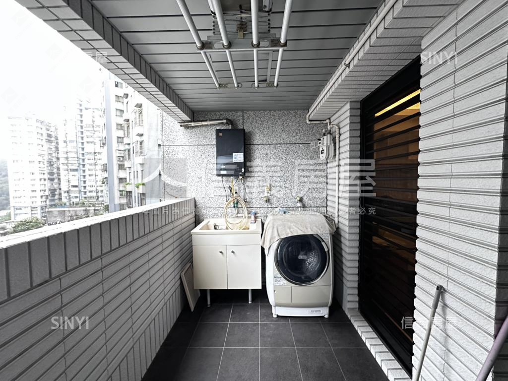 國賓山莊四房車位房屋室內格局與周邊環境