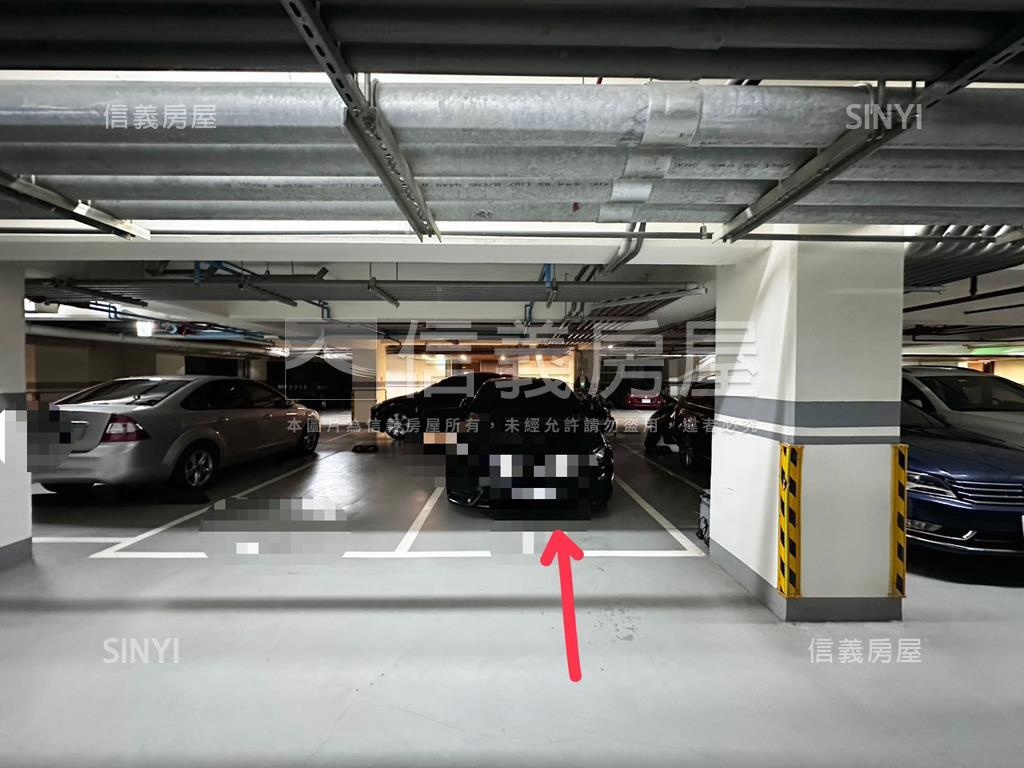 國賓山莊四房車位房屋室內格局與周邊環境