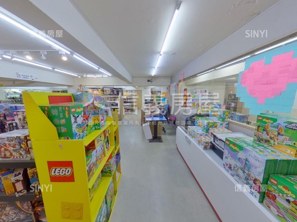 東區大面寬旗艦金店房屋室內格局與周邊環境